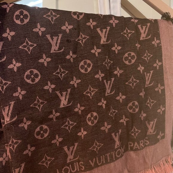 Louis Vuitton Monogram Shawl - Picture 2 of 9